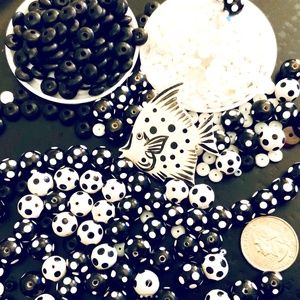 CRAFTERS BEAD LOT⭐️WOOD HANDPAINTED FISH-POLKA DOT VINTAGE BEADS JEWELRY MAKING